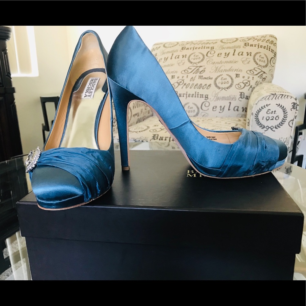 Shoes - Picture 2 of 8